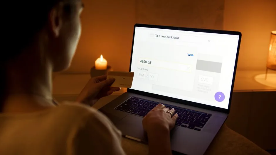 Screenshot of Hostinger AI ecommerce builder showing Agentic mode creating an inventory management dashboard for online retailers