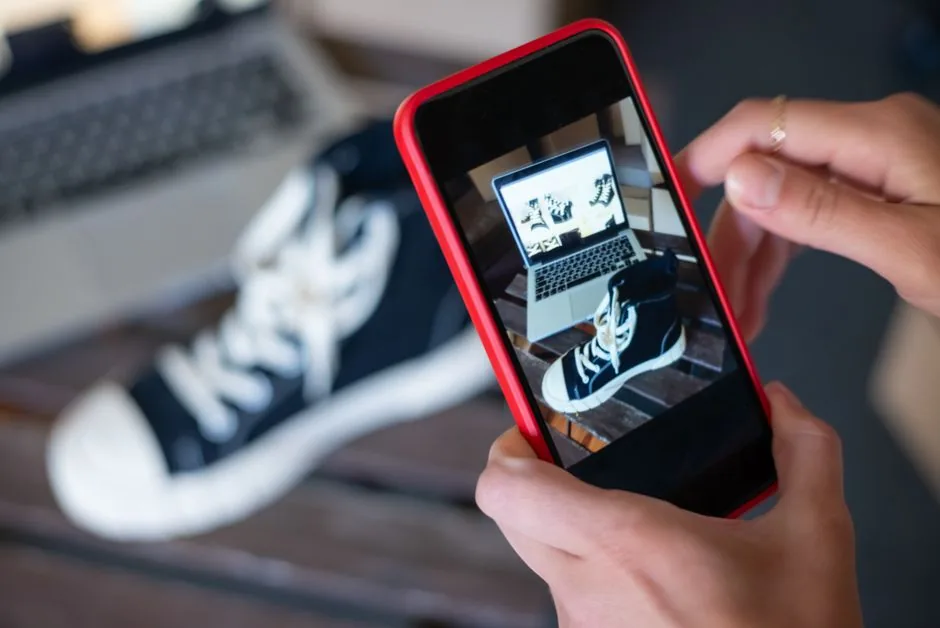 Team di e‑commerce che sincronizza ordini TikTok Shop con Shopify in tempo reale per garantire consegne rapide e soddisfazione del cliente