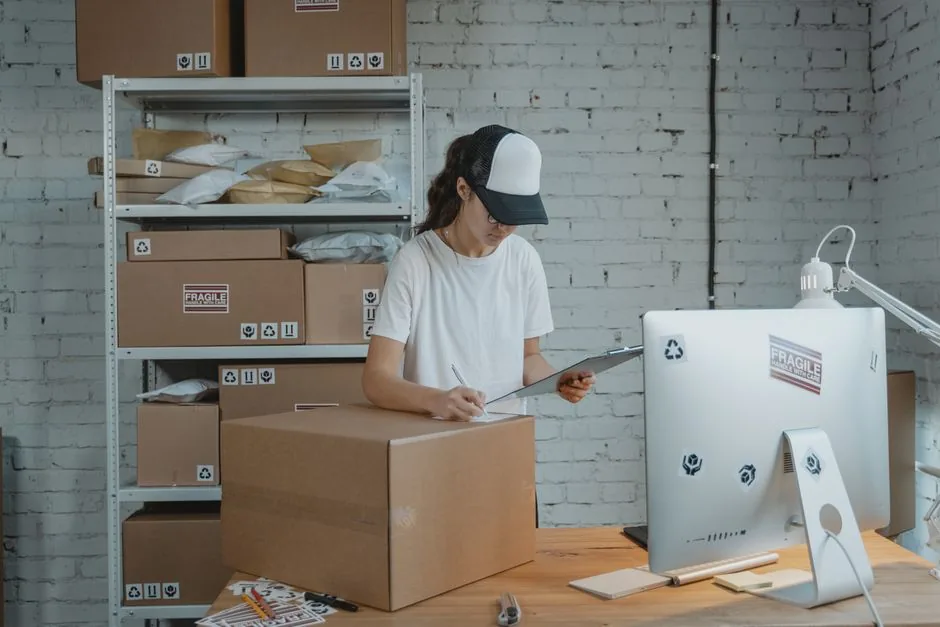 Team che utilizza il playbook AI di Epinium per analizzare rapidamente i dati di Walmart Seller Central e ottimizzare prezzi, annunci e logistica