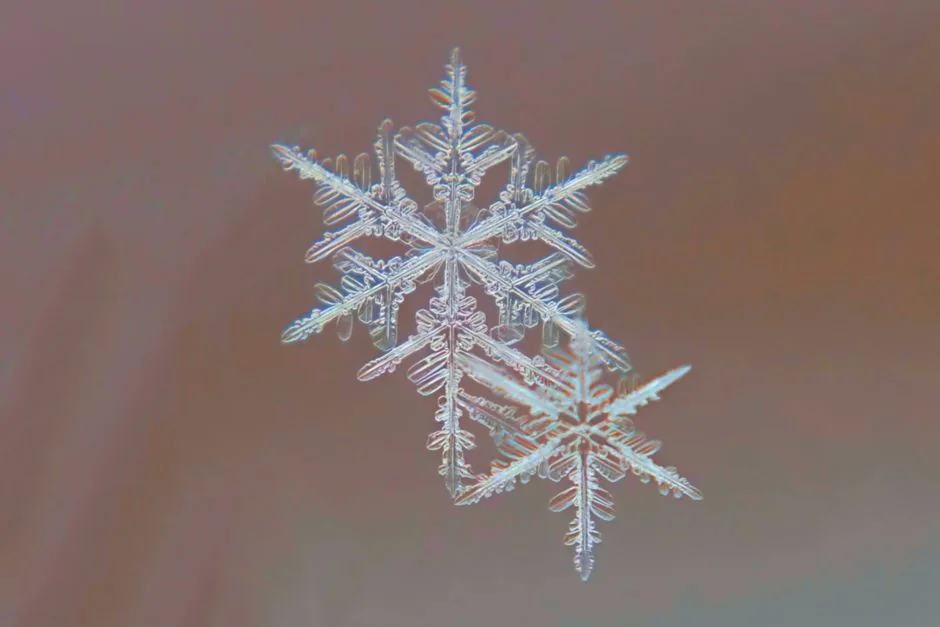 Diagramma di integrazione MCP Snowflake che mostra agenti IA che interrogano dati aziendali in tempo reale per decisioni di business.