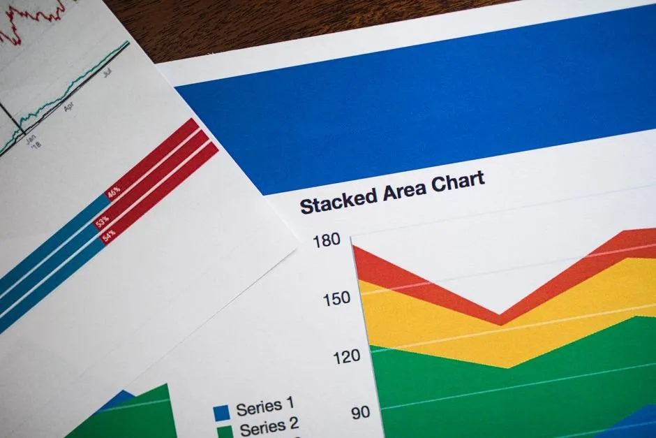 Schema di un'architettura con modelli IA specifici che ottimizza i dati aziendali complessi per manager e CTO.
